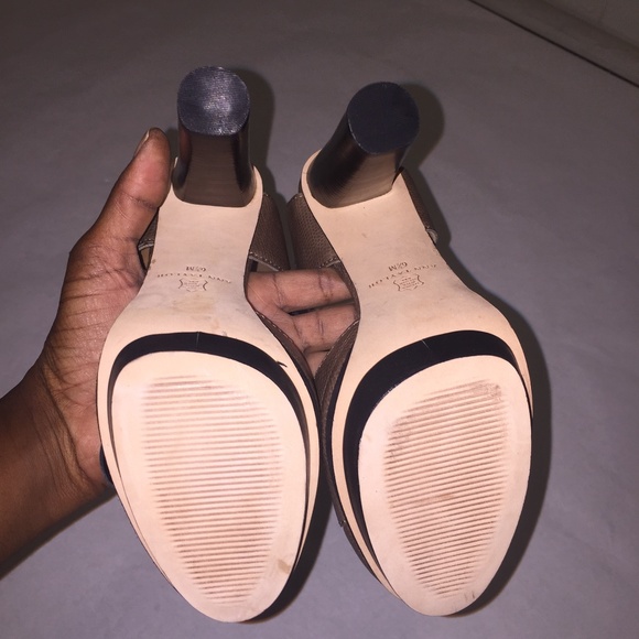 New 5" two toned tan and black Ann Taylor Heels - Picture 9 of 10